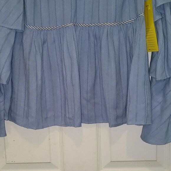 Crown & Ivy layered  bell sleeve top  Sz MNWT - Picture 2 of 7